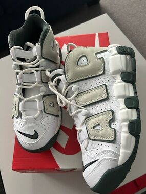 Nike air more Uptempo' White and vintage Green Sneakers sz 6.5y